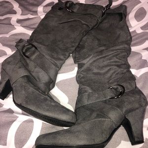 Beautiful tall gray boots with 2.5 inch heel! 😍